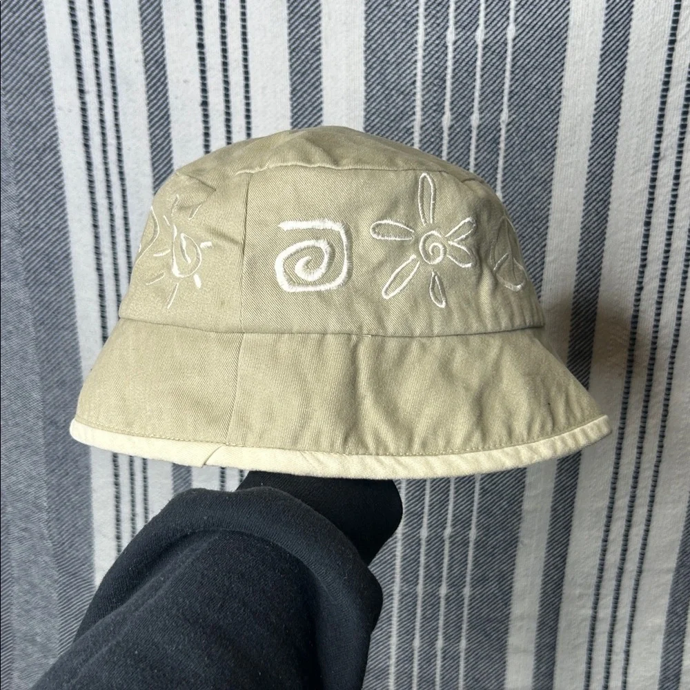 Vintage Walt Disney World Youth Embroidered Bucket Hat